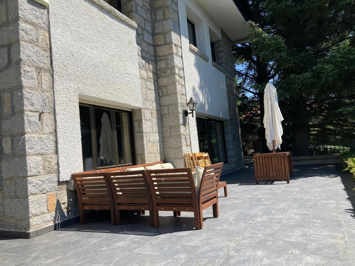Los Cedros, Gran Chalet Con Piscina Y Apartamento En Navacerrada Exterior photo