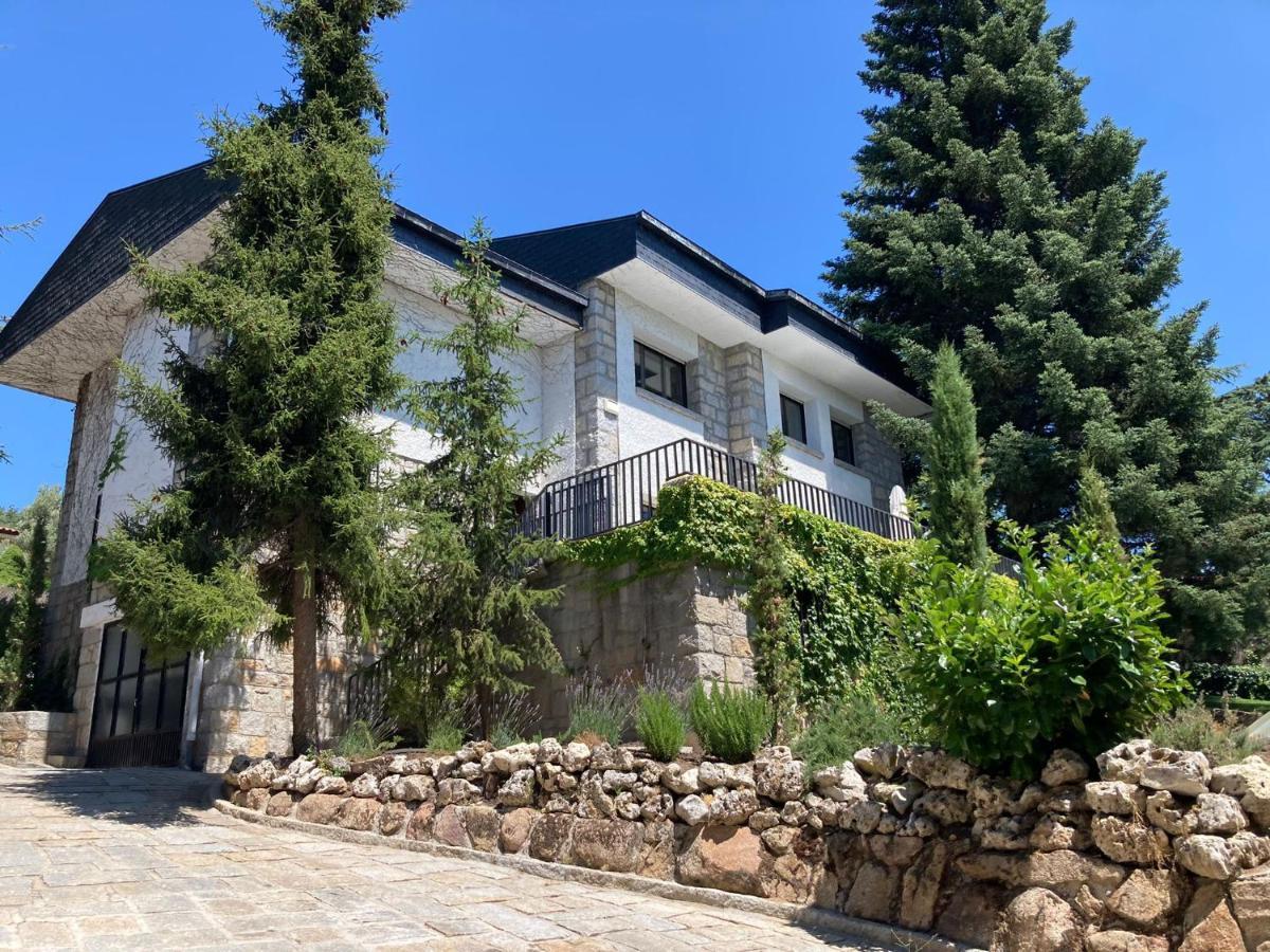 Los Cedros, Gran Chalet Con Piscina Y Apartamento En Navacerrada Exterior photo
