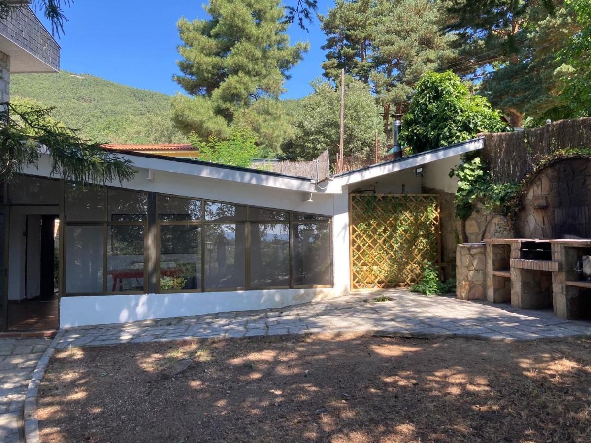 Los Cedros, Gran Chalet Con Piscina Y Apartamento En Navacerrada Exterior photo
