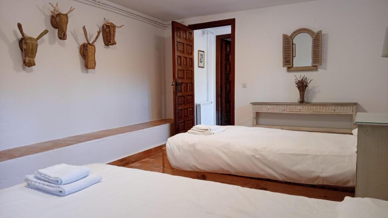 Los Cedros, Gran Chalet Con Piscina Y Apartamento En Navacerrada Exterior photo